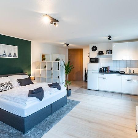 Mercedes I Stuttgart I Kitchen I Home Office I Parkplatz Böblingen Dış mekan fotoğraf